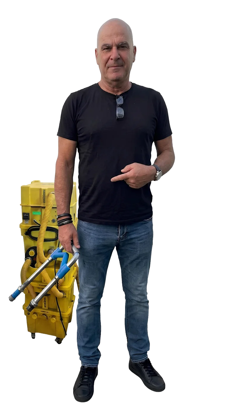 רפאל טוויטו, בעל 35 שנות ניסיון, אוחז יבשן תת רצפתי